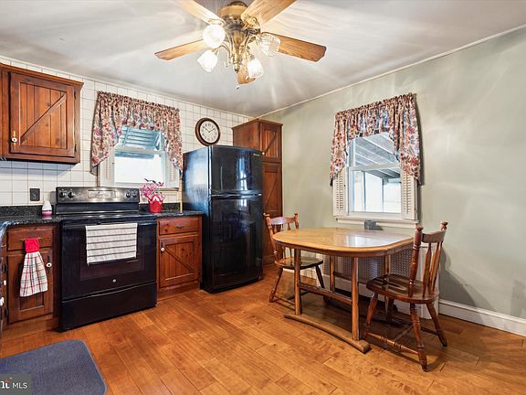 3rd image of 21 W North Ln