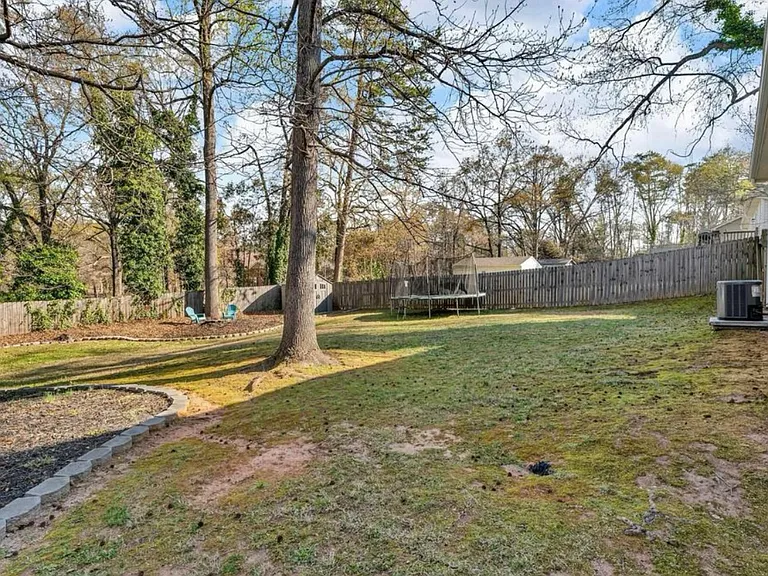 16 Laurel Dr — Photo 10