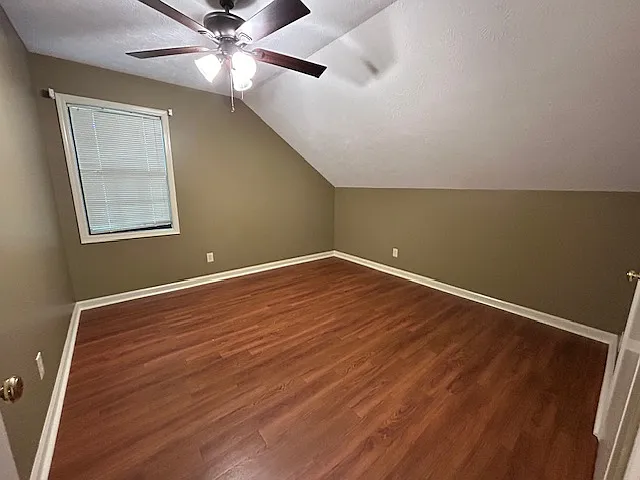 340 Woodridge Pl — Photo 32