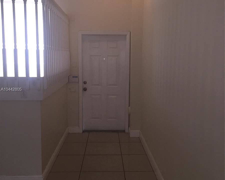 1st image of 824 N 17th Ave #0