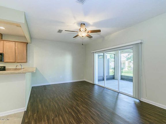 3rd image of 13488 Pavilion Ct