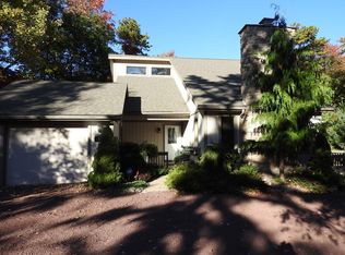 5 Hickory Rd, Lake Harmony, PA 18624