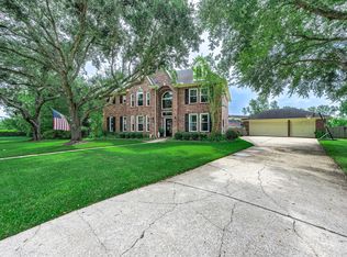 907 Middlecreek St, Friendswood, TX 77546