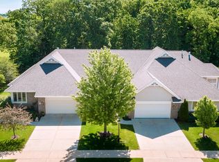 W128N6792 Northfield Dr, Menomonee Falls, WI 53051