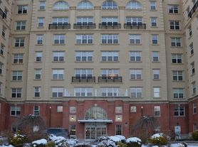 10 Byron Pl