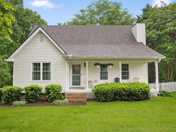 439 Sandalwood Dr, Hixson, TN 37343