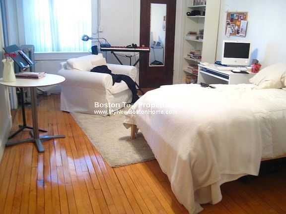 2nd image of 95 Westland Ave #505