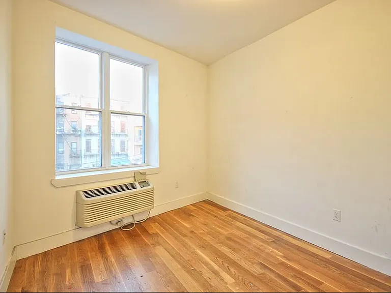 33 Meserole St #3 — Photo 9