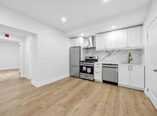 229 Spadina Ave #202, Toronto, ON M5T 2E2