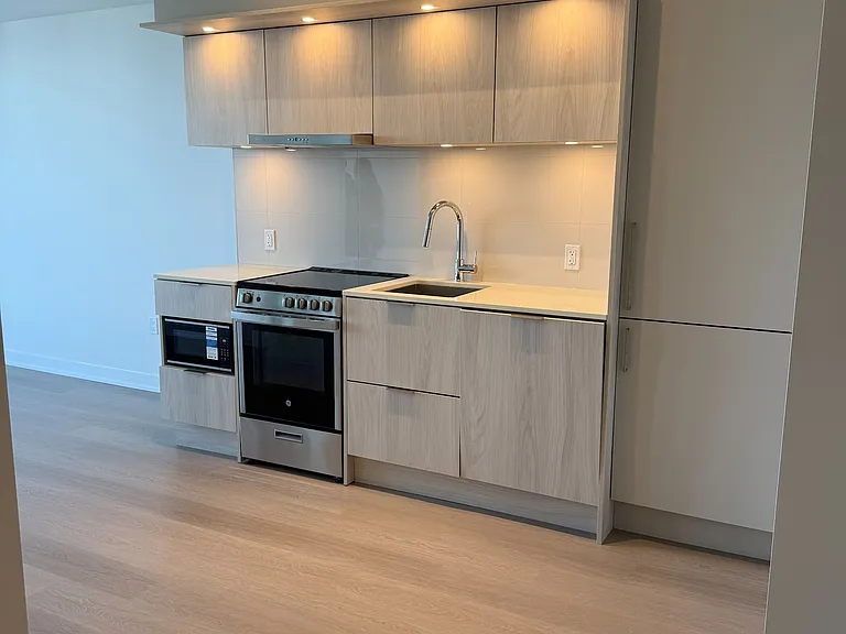 448 Burnhamthorpe Rd W #5606 — Photo 10