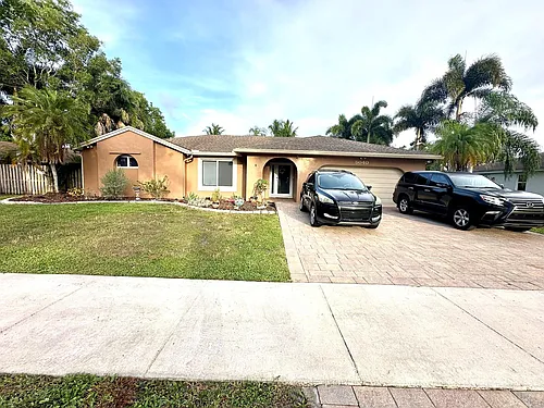 5040 SW 117th Way Photo 1