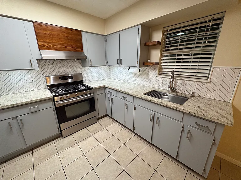 8639 Sonneville Dr — Photo 13