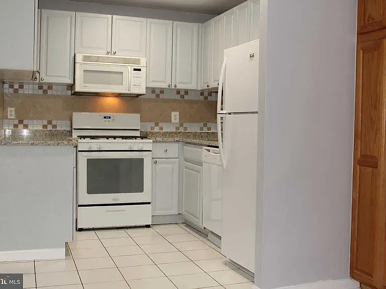 6139 Leesburg Pike #401 — Photo 1