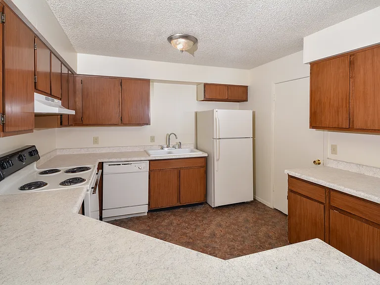 Country Crest Townhomes — Photo 16