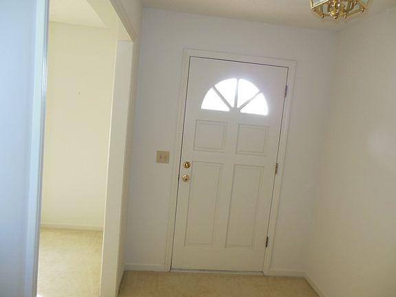 3rd image of 3272 Hillcrest Ln