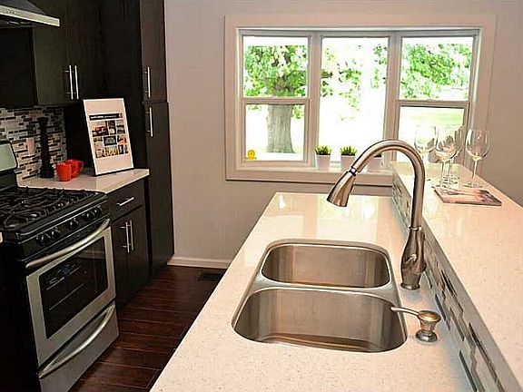 5th image of 1135 Marlowe Ave