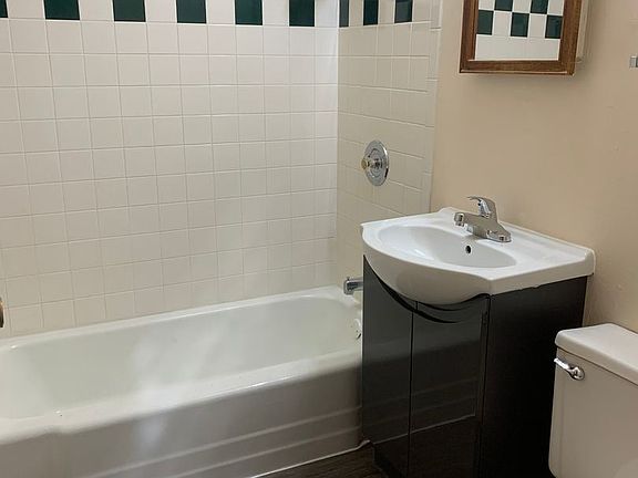 4th image of 1456 N Farwell Ave #4889472