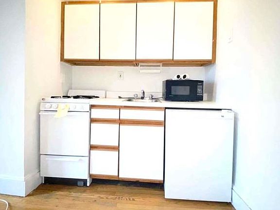 2nd image of 146 W 79th St #6CC
