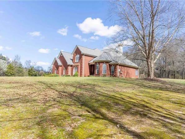 2101 Indian Shoals Rd, Loganville, GA 30052