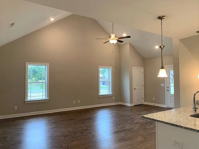 547 Preserve Cir — Photo 2