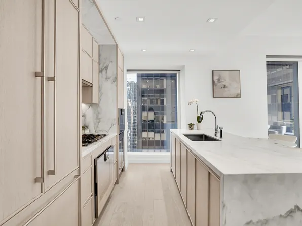 138 East 50th Street image 24 of 69