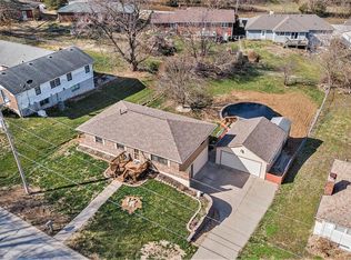 502 Liberty Rd, Smithville, MO 64089