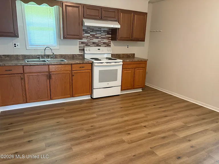 3521 Horn Lake Rd S — Photo 2