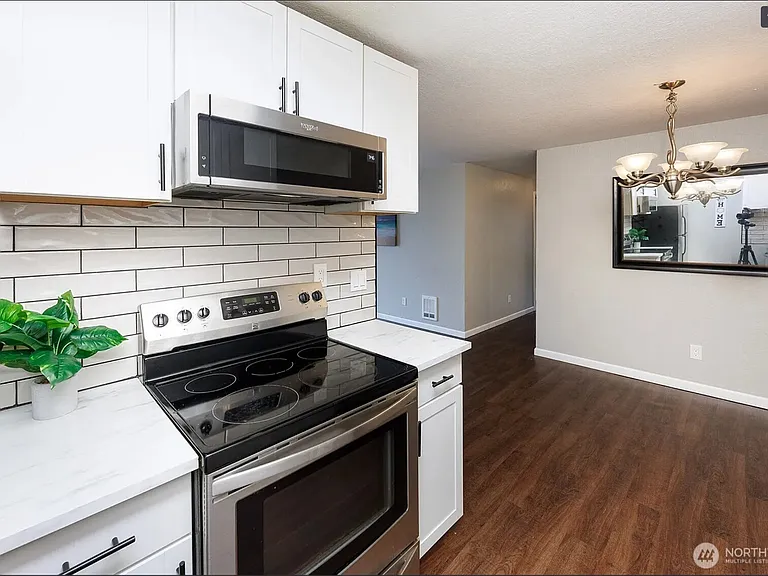 16817 Larch Way E #F201 — Photo 3