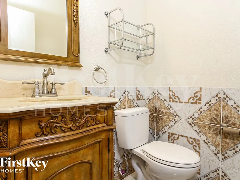1055 Waterview Dr — Photo 13