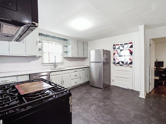 5th image of 510 Letcher St
