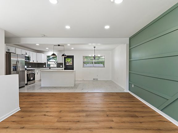 4th image of 2151 Baker St