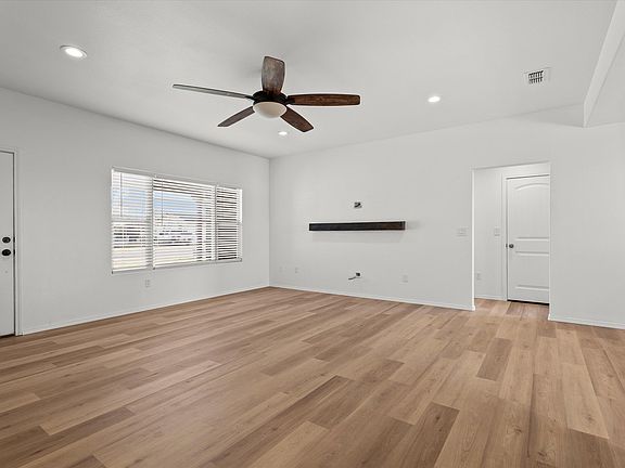 4th image of 222 E 7th St