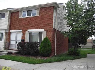 8264 Farnum Cir, Warren, MI 48093