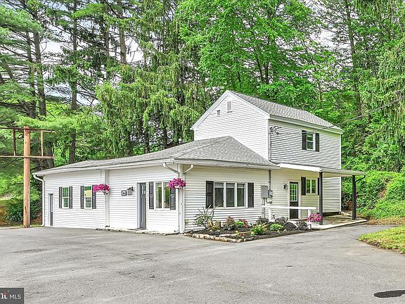 2nd image of 366 Valley St