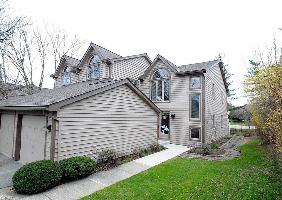 1st image of 7 Hanover Ln