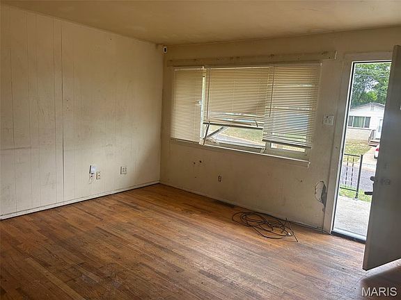 2nd image of 242 Gladys Ave