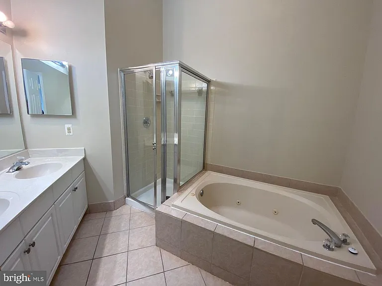 8013 Hilliard Dr — Photo 10