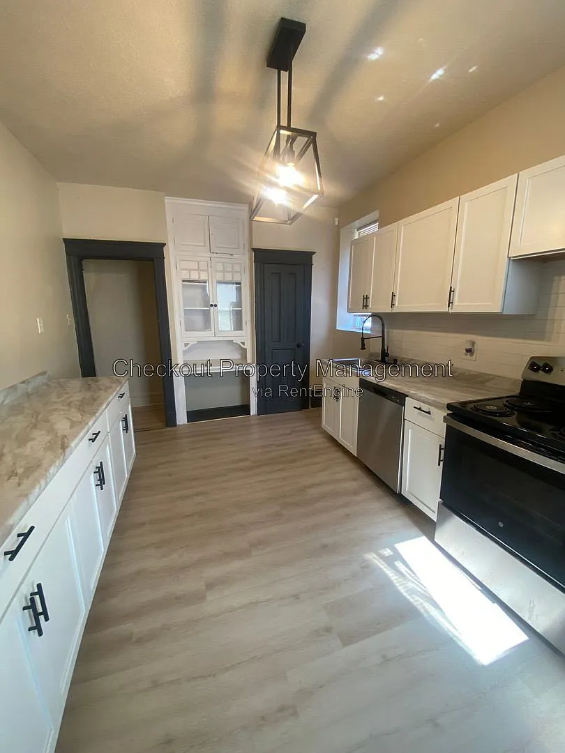 2 bed, 1.0 bath, $995 — Photo 1