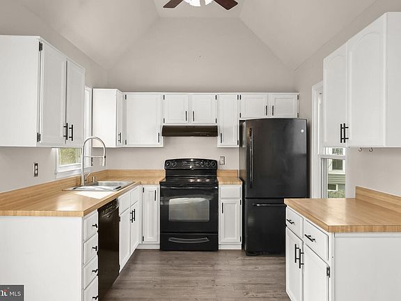 3rd image of 6598 Twin Lake Ct
