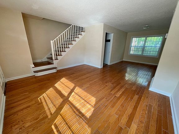 5th image of 1655 Valley Ave