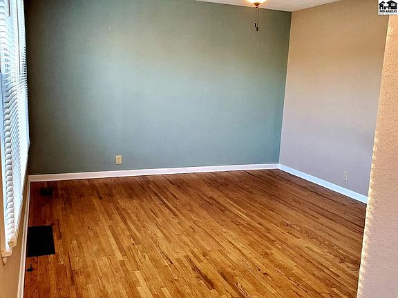 4th image of 1002 W 22nd Ave