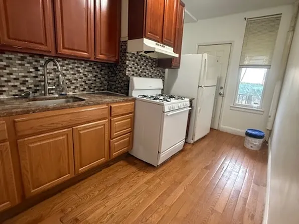 759 Home Street image 11 of 14