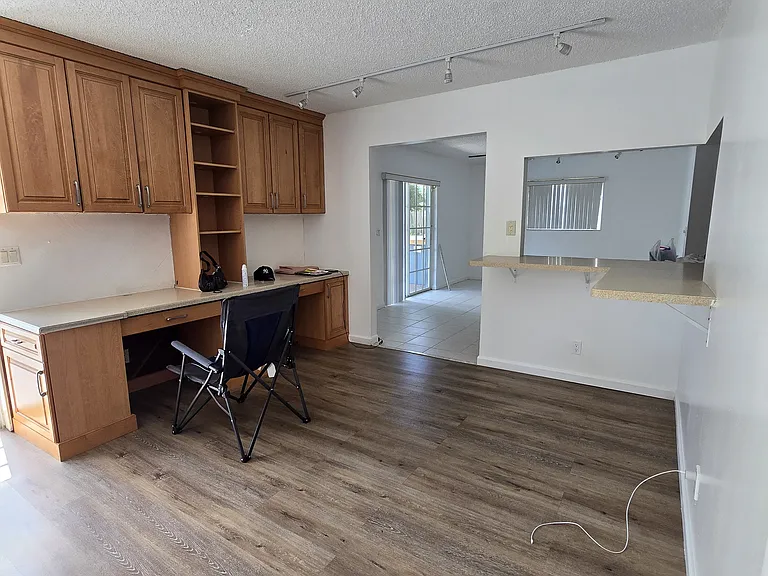 128 Swan Pkwy E — Photo 8