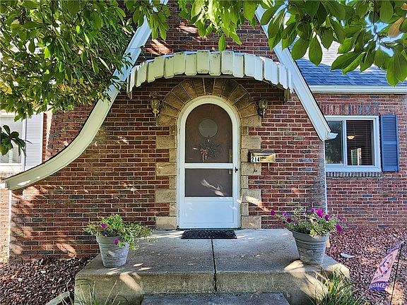 4th image of 214 W Northview Ave