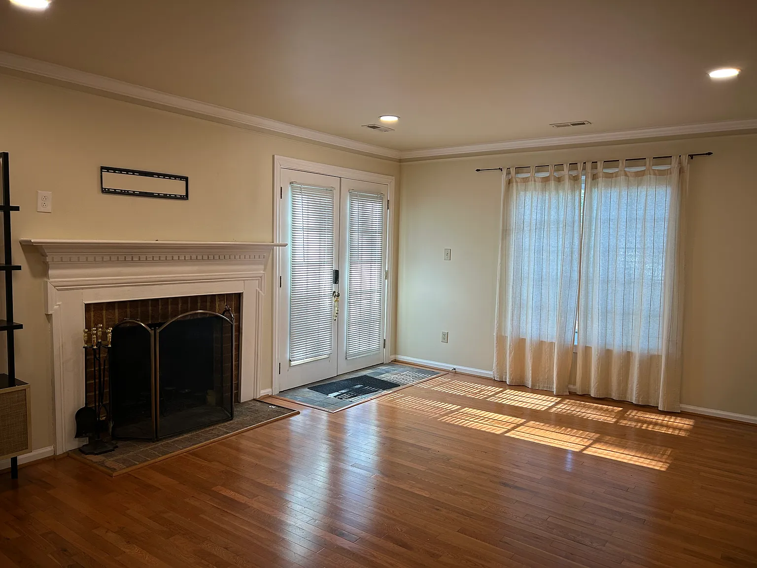 2 bed, 2.5 bath, 1360 sqft, $1,950 — Photo 4