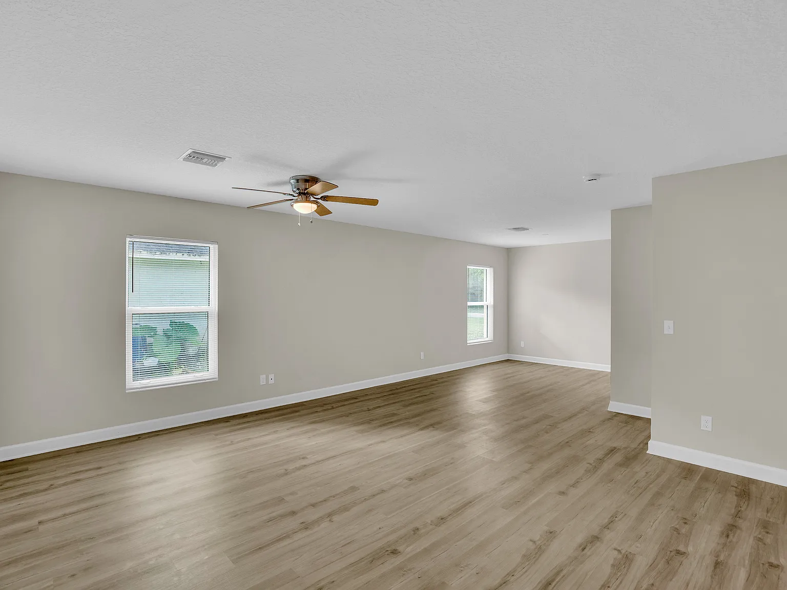 2 bed, 1400 sqft, $2,100 — Photo 2