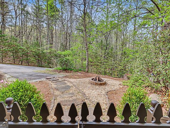 4th image of 245 Lookout Ridge Rd