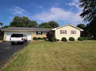 807 N Towanda Barnes Rd, Towanda, IL 61776