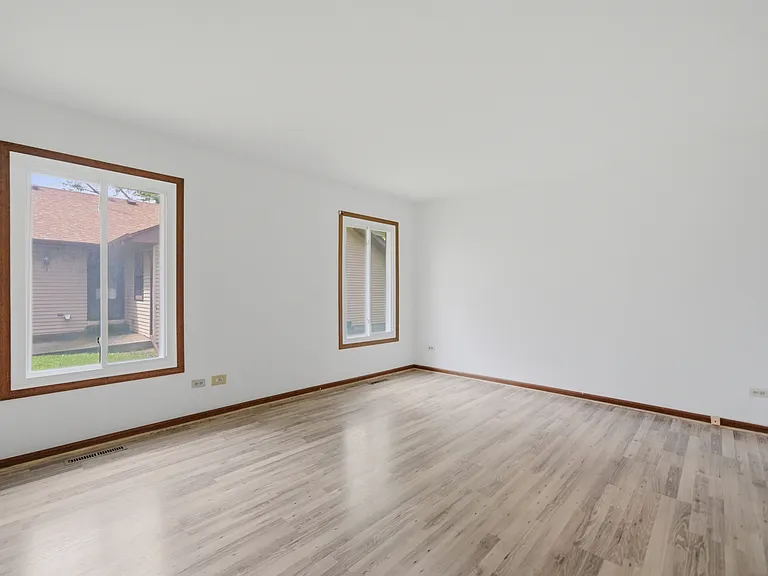 152 Dunbar Ln — Photo 2