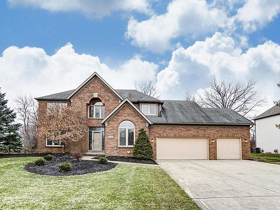 2nd image of 8844 Chateau Dr